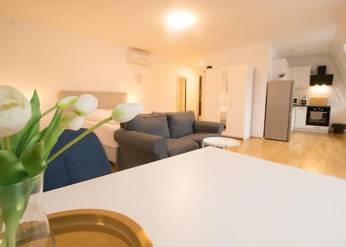 Between Schoenbrunn&the City Center. Apt. 40
